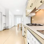 Sun House - Host Solution Apartment